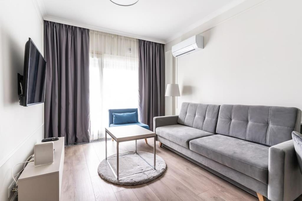 Chic & Luxury Apartment By Mennica Residence Варшава Екстер'єр фото