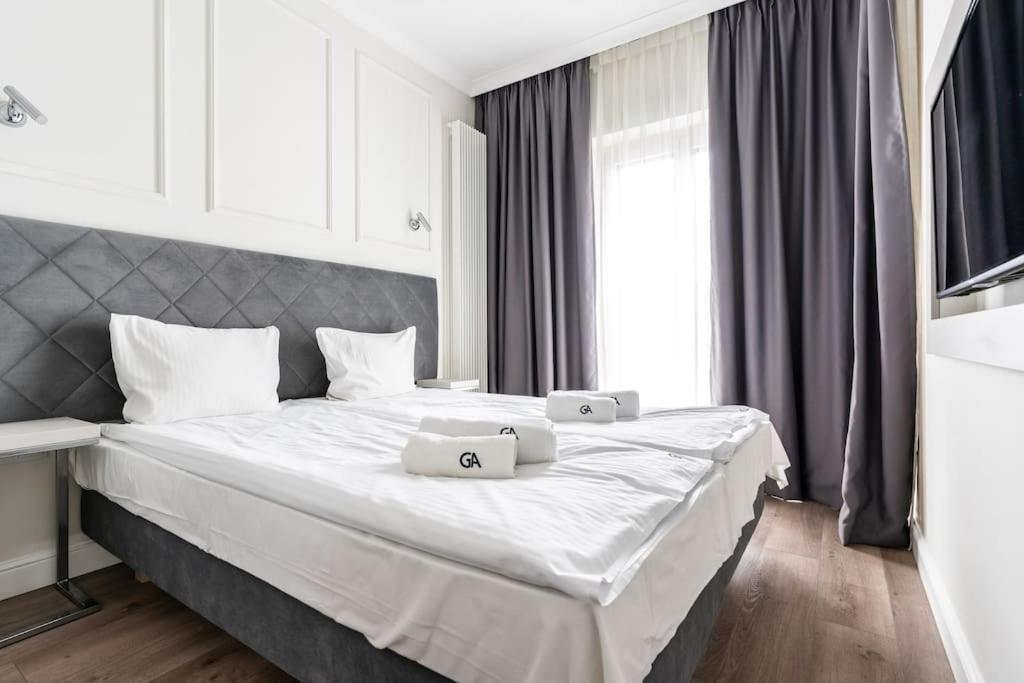 Chic & Luxury Apartment By Mennica Residence Варшава Екстер'єр фото
