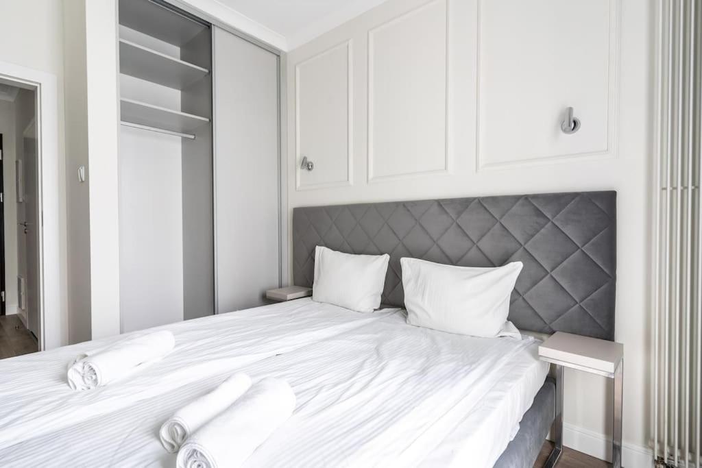 Chic & Luxury Apartment By Mennica Residence Варшава Екстер'єр фото